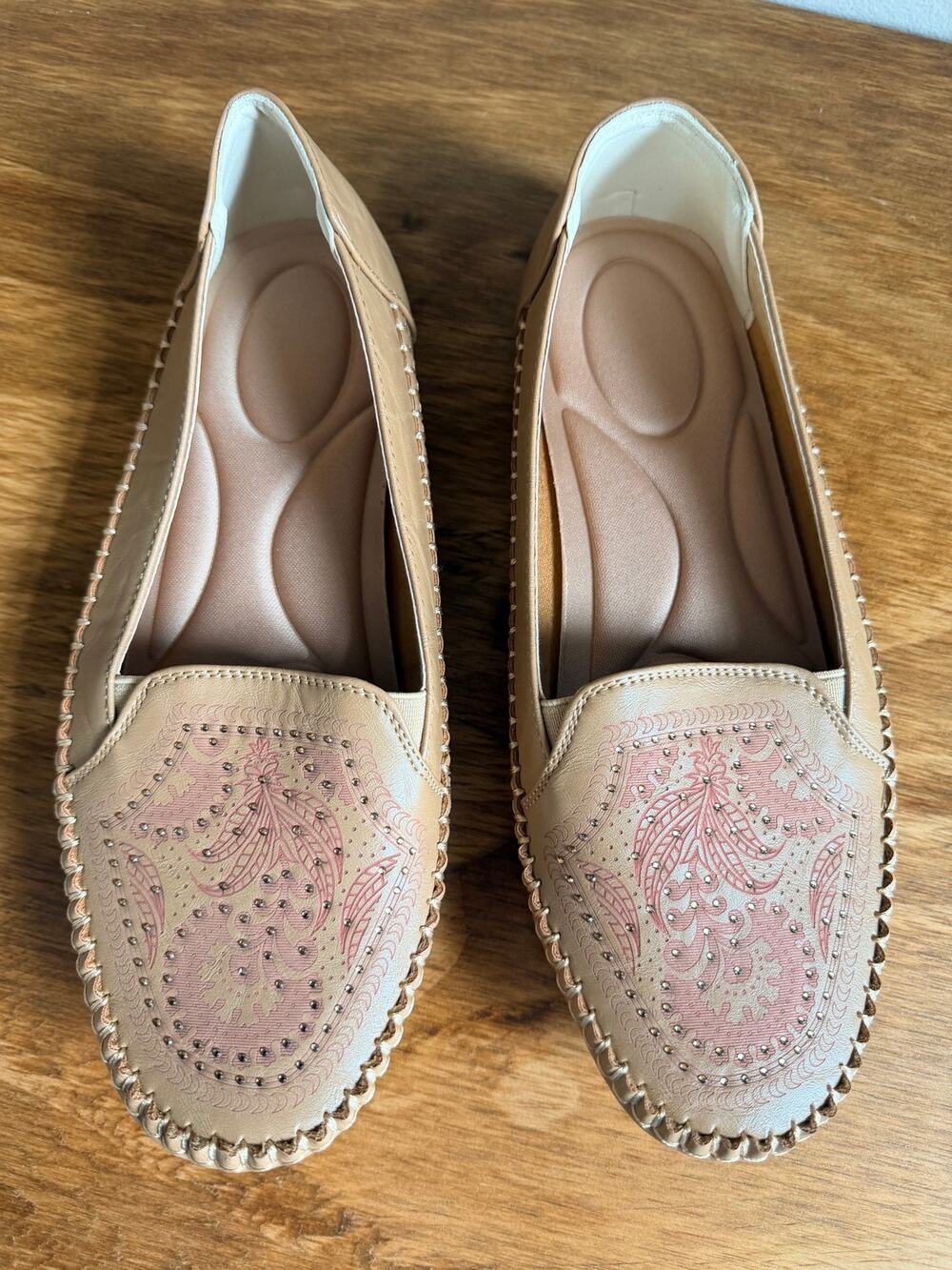 MJCM Ergonomic Comfort Tan Loafers Embossed Paisley Pattern EU 41 (US 10)